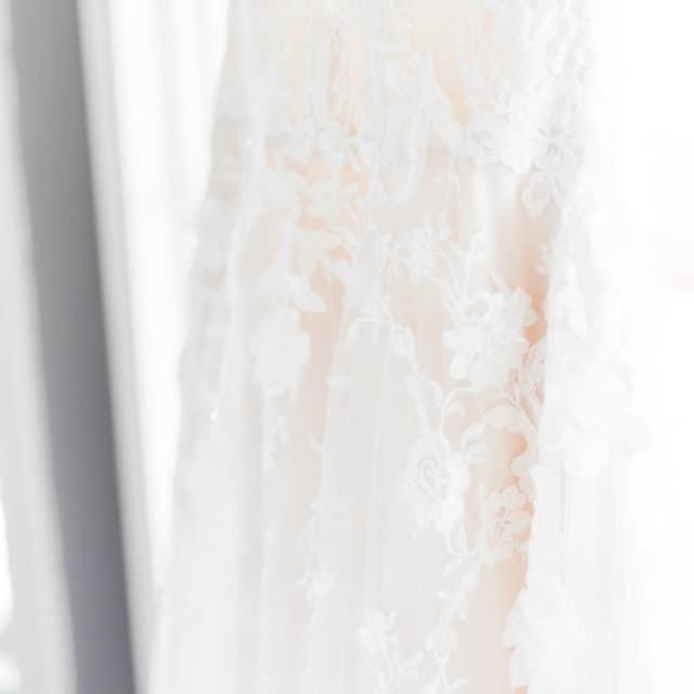Wedding Dress - Picture 5 of 9